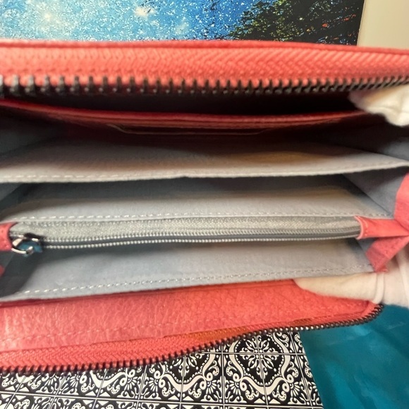 Tory Burch Pink Pebbled Leather Clutch Wallet with Logo Medallion and strap EUC - Picture 7 of 11